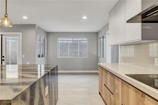 property at 2204 Plaza De La Candela