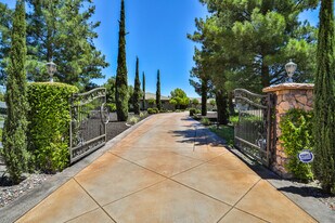 39520 Colleen Way in Temecula, CA - Building Photo