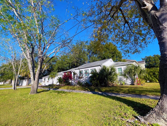 property at 3319 W Paul Ave