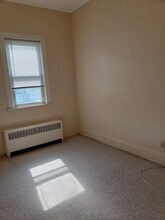 11 Riverside Avenue, Unit 2nd Floor in Rensselaer, NY - Foto de edificio - Building Photo