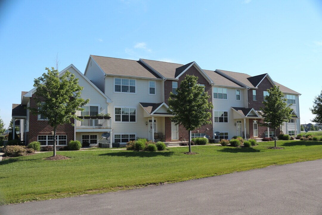 2206 Concord Dr in Sycamore, IL - Building Photo