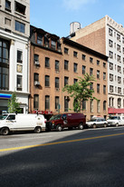 326 W 23rd St in New York, NY - Building Photo