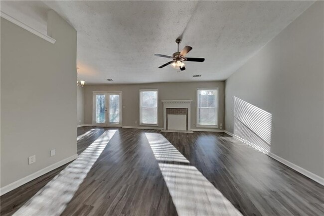 645 Paris Dr in Lawrenceville, GA - Building Photo - Building Photo