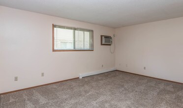 Arnold's Park Apartments in Sioux Falls, SD - Building Photo - Building Photo