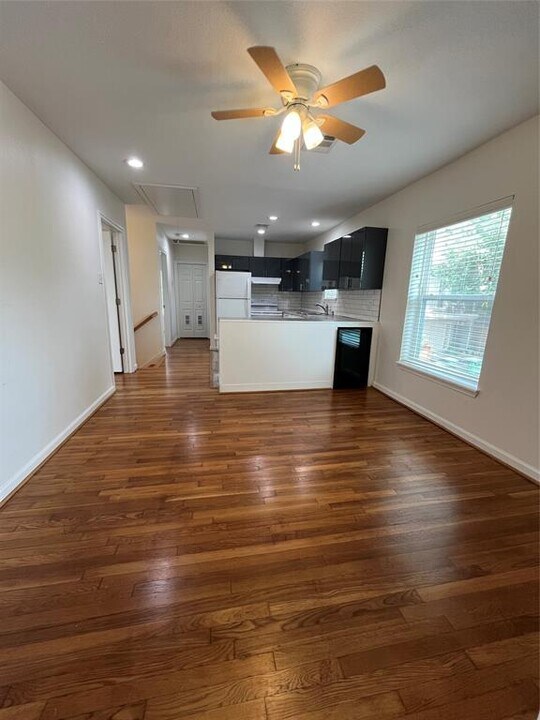 2330 Dorrington St-Unit -B in Houston, TX - Building Photo