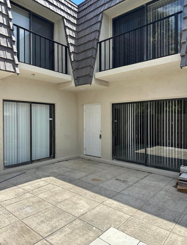 1827 N Congress Ave in West Palm Beach, FL - Building Photo - Building Photo