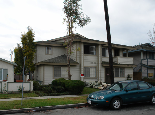 4032-4040 Howard Ave in Los Alamitos, CA - Foto de edificio - Building Photo