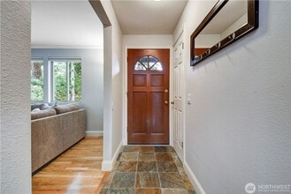 12641 82nd Ave NE in Kirkland, WA - Building Photo - Building Photo