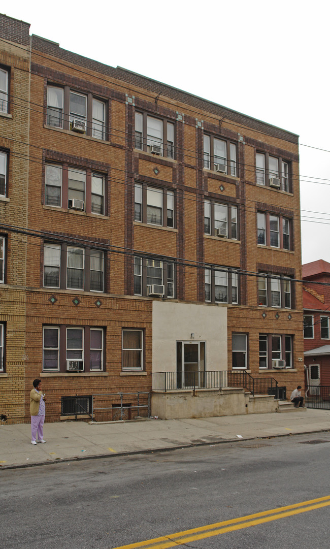 185 Valentine Ln in Yonkers, NY - Foto de edificio - Building Photo