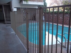 5929 Laurel Canyon Blvd in Valley Village, CA - Building Photo - Building Photo