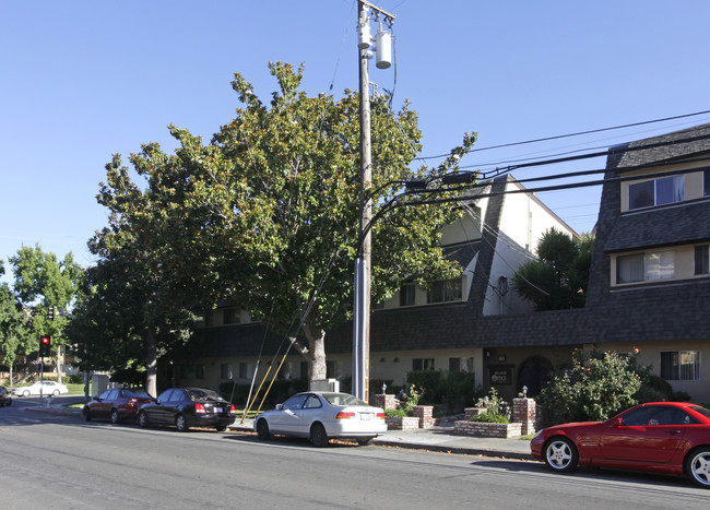 Iris Park Apartments in Sunnyvale, CA - Foto de edificio - Building Photo