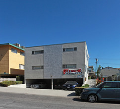 524 E Palm Ave in Burbank, CA - Foto de edificio - Building Photo