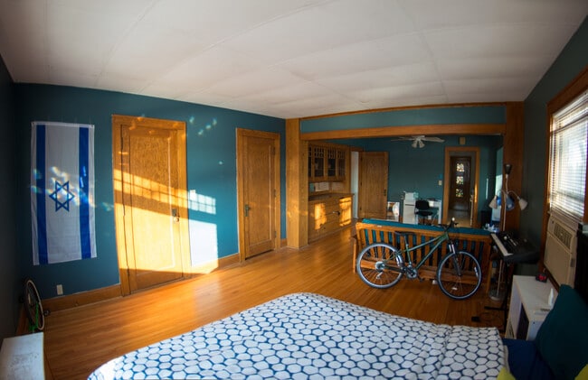 430 E. Jefferson Street, Unit Jefferson 1 in Iowa City, IA - Foto de edificio - Building Photo