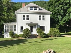 429 S Windsor St in Royalton, VT - Building Photo