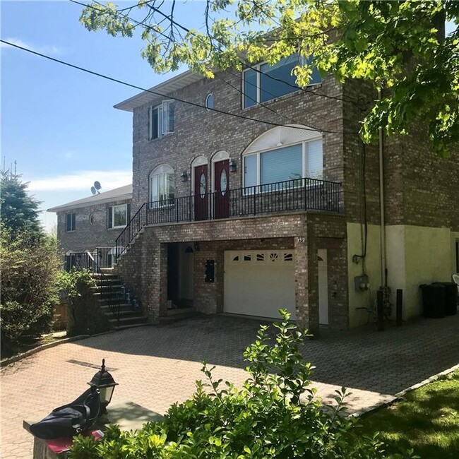 130 Huntsbridge Rd-Unit -1 in Yonkers, NY - Building Photo - Building Photo