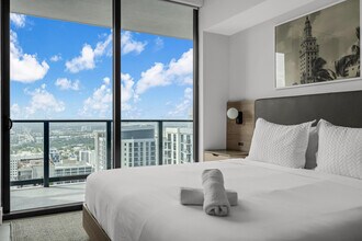 601 NE 1st Ave in Miami, FL - Foto de edificio - Building Photo