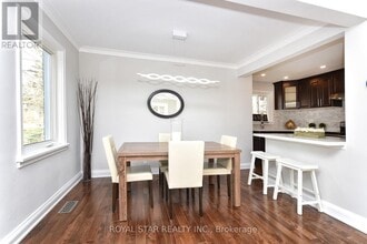 25 Twin Pauls Crescent in Toronto, ON - Building Photo - Building Photo