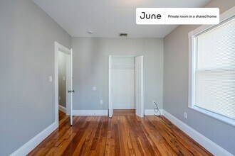 Room in Shared 4 bed/1.5 bath home in Boston, MA - Foto de edificio - Building Photo
