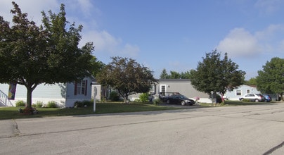 Lakeshore Landing in North Fond Du Lac, WI - Foto de edificio - Building Photo
