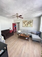49 Cottage St, Unit 43-1 in Boston, MA - Foto de edificio - Building Photo