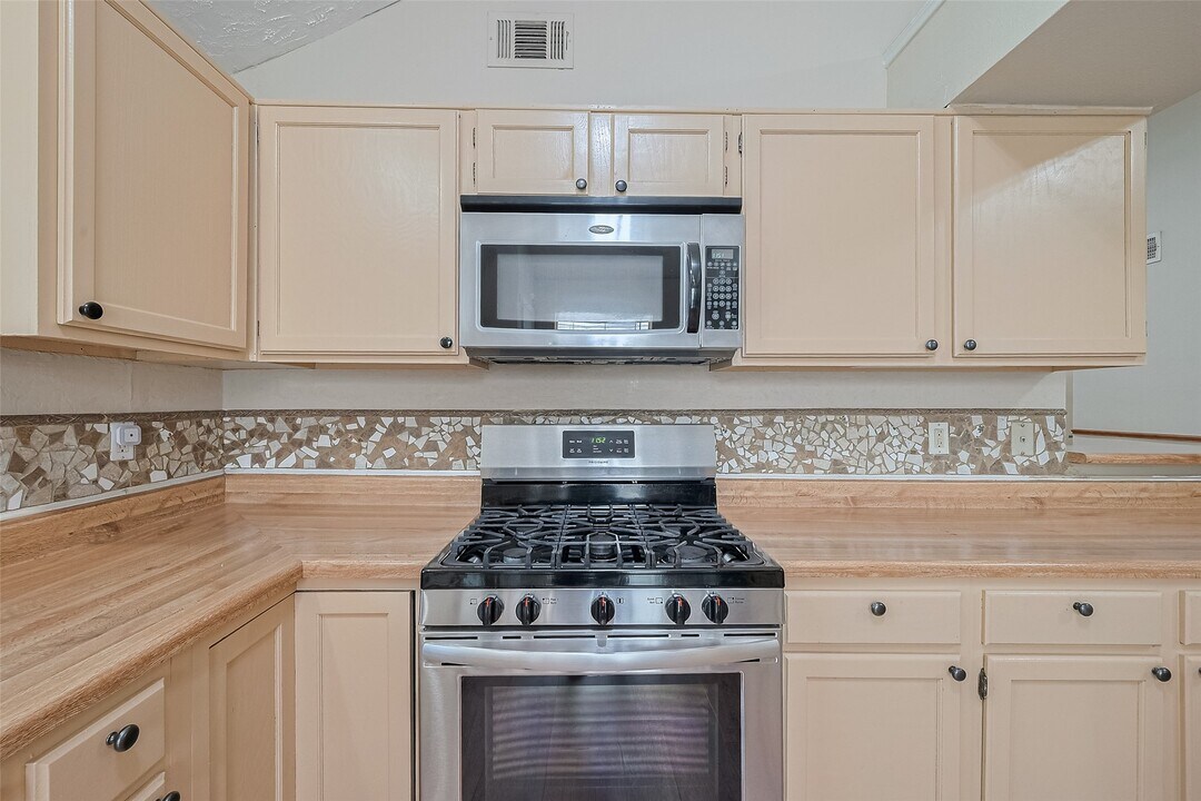 6907 Yardley Dr in Katy, TX - Building Photo