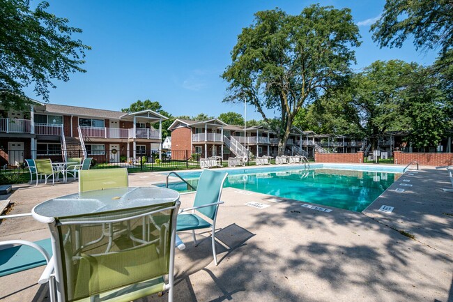 River Ridge Place in Coralville, IA - Foto de edificio - Building Photo