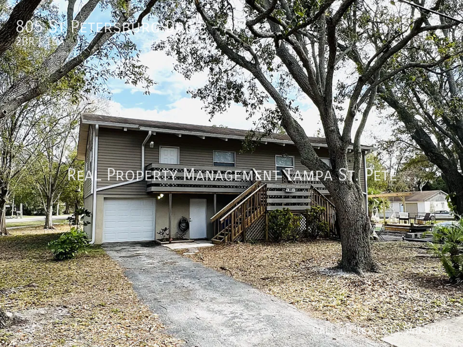 805 St Petersburg Dr W in Oldsmar, FL - Foto de edificio