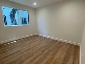 6919 De Longpre Ave, Unit 1 in Los Angeles, CA - Foto de edificio - Building Photo