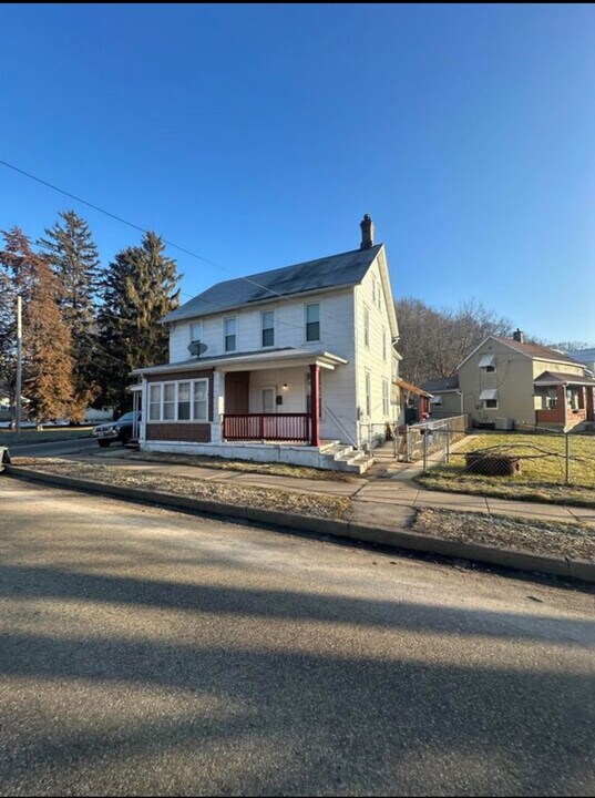 513 Kaufmann Ave in Dubuque, IA - Building Photo