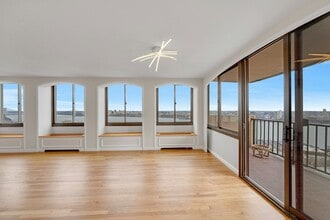 300 Winston Dr, Unit 2110 in Cliffside Park, NJ - Foto de edificio - Building Photo