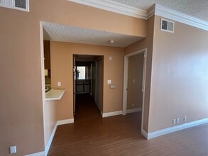 533 S St Andrews Pl, Unit 416 in Los Angeles, CA - Building Photo - Building Photo