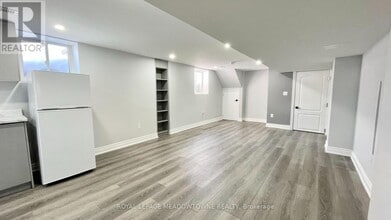 4 Keats Ave in Halton Hills, ON - Building Photo - Building Photo