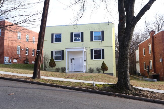 3216 28th St SE in Washington, DC - Building Photo - Building Photo