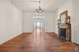 407 Warren St in Hudson, NY - Building Photo - Building Photo