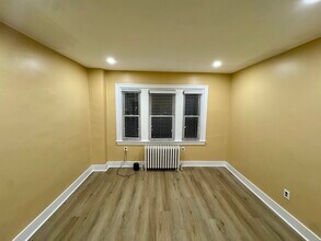 4927 Wissahickon Ave, Unit 2 in Philadelphia, PA - Building Photo - Building Photo