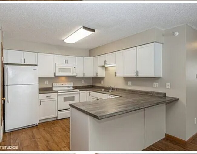 633 Kimberlite St Rentals in Tiffin, IA