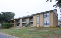 Westminster Garden Apartments in Denton, TX - Foto de edificio - Building Photo