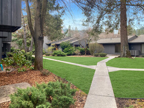 Lake Villa Apartments in Coeur d'Alene, ID - Building Photo - Building Photo