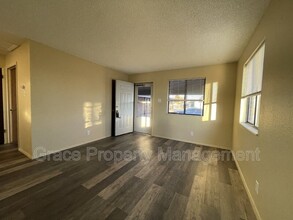 6049 Kearney St-Unit -Unit 4 in Commerce City, CO - Foto de edificio - Building Photo