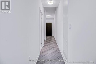 395 Dundas St W in Oakville, ON - Building Photo - Building Photo