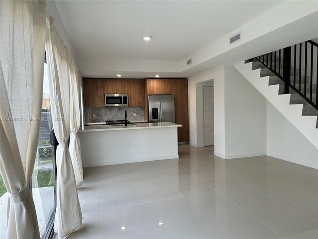 307 NW 13th Pl