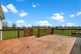 414 Watkins Glen Way in Taylorsville, KY - Building Photo - Building Photo