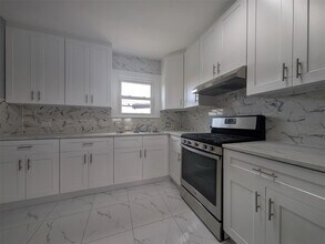 1112 Ave M 1/2 in Galveston, TX - Building Photo - Building Photo