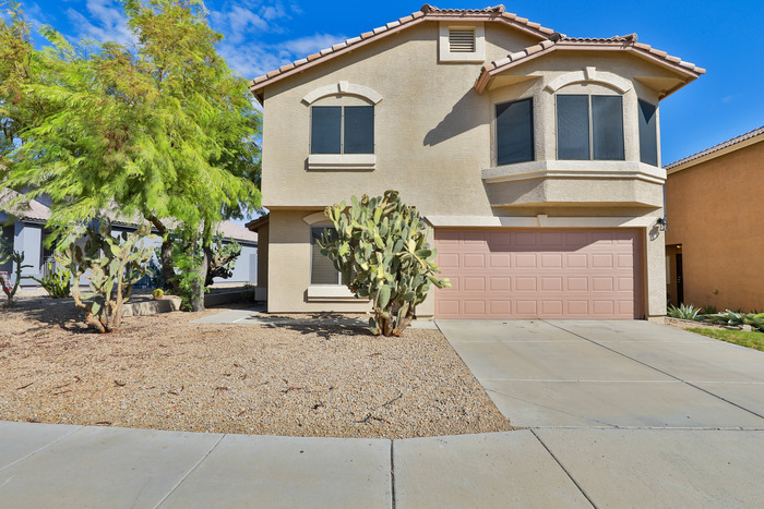 2018 E Escuda Rd in Phoenix, AZ - Foto de edificio