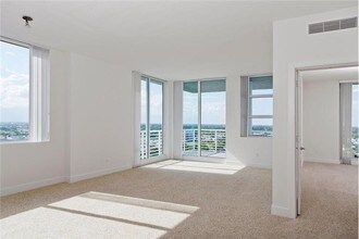 315 NE 3rd Ave-Unit -1501 in Fort Lauderdale, FL - Building Photo - Building Photo