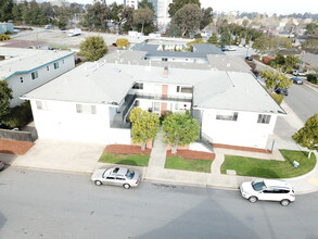 1702 Sequoia Ave in Burlingame, CA - Building Photo - Building Photo