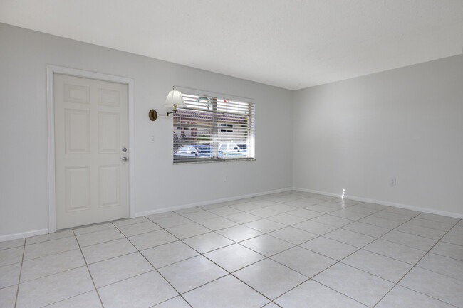 2600 S Kanner Hwy in Stuart, FL - Building Photo - Building Photo