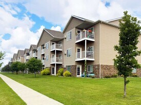 Maple Creek Apartments in Fargo, ND - Building Photo