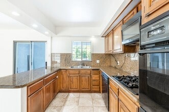 2163 Santa Rosa Ave in Altadena, CA - Foto de edificio - Building Photo