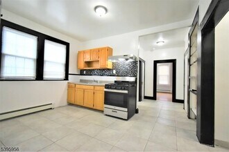 352 Wainwright St in Newark, NJ - Building Photo - Building Photo